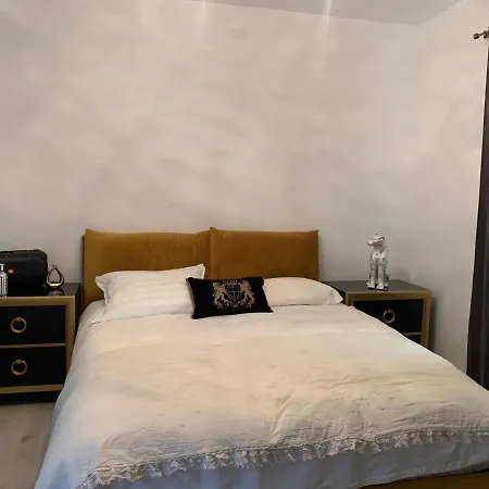 Goldenhouse2